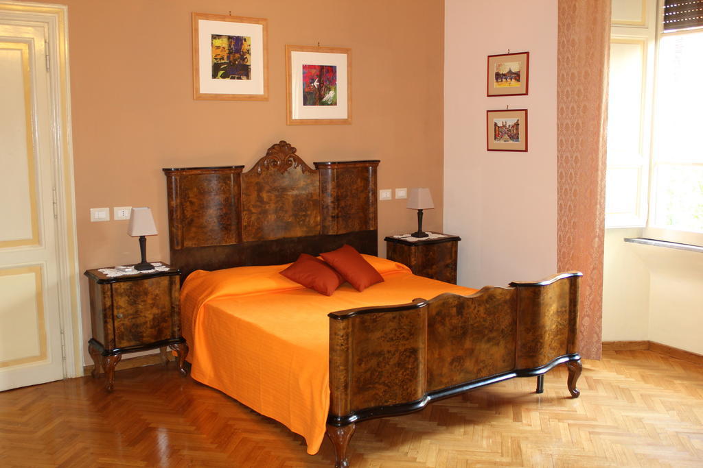 Charming House Rom