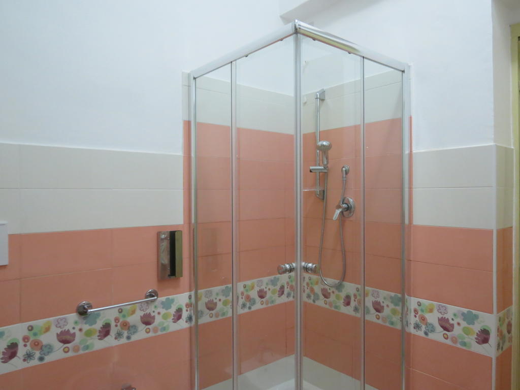 Charming House Rom